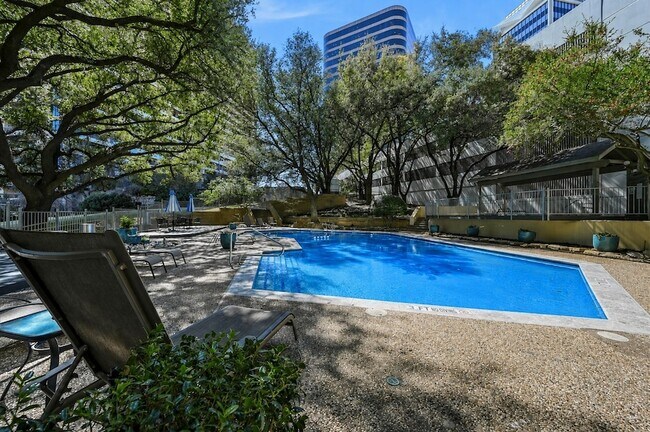 Photo - 3883 Turtle Creek Blvd Unidad 1712