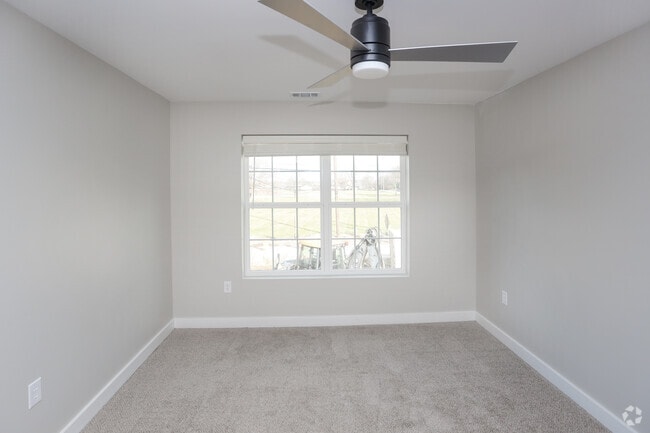 2BR, 2BA - 903 SF