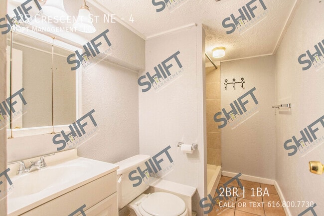 Photo - 325 Crescent St NE Unidad 4