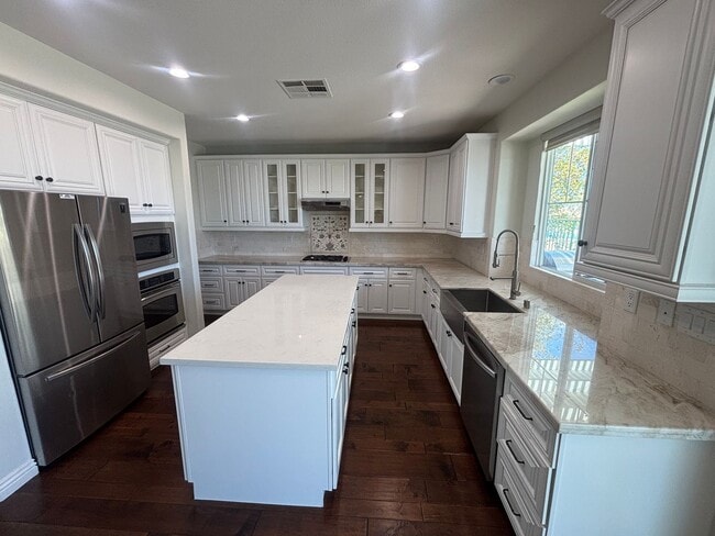 2307 Thorncroft Cir