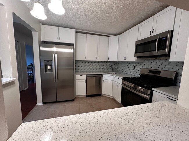 Photo - 479 Danbury Ln