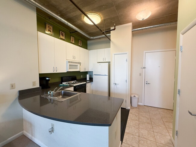 Kitche has a antry closet - 1300 N St NW Unit 318