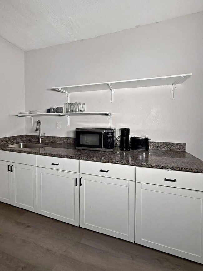 Photo - Calvert Duplex (The Shirley) Unidad Lower