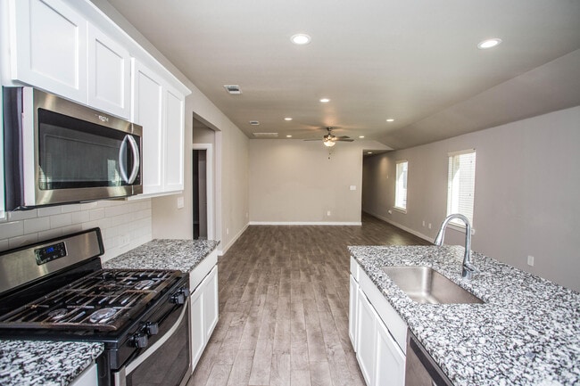 Photo - 4717 126th St