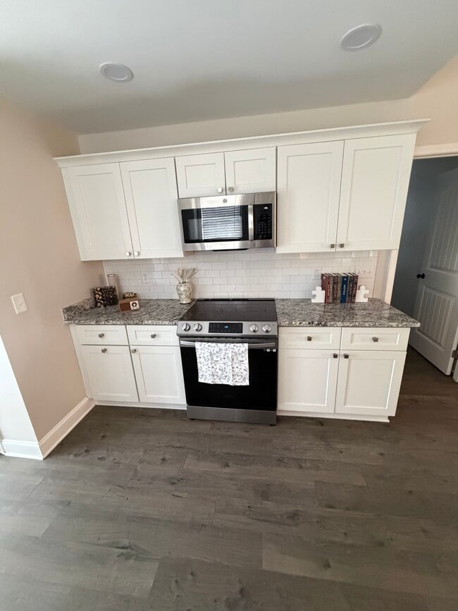 Photo - 6690 Eastbrook Ave SW