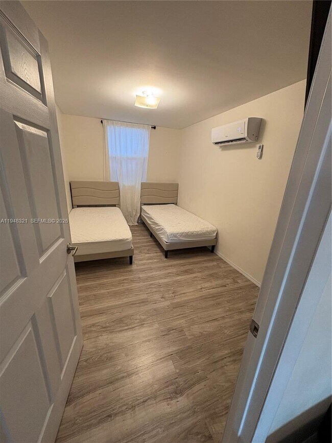 Photo - 370 NW 188th St