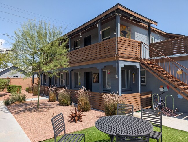 Building Photo - 2 BEDROOM APARTMENT IN DOWNTOWN LAS VEGAS Unit B