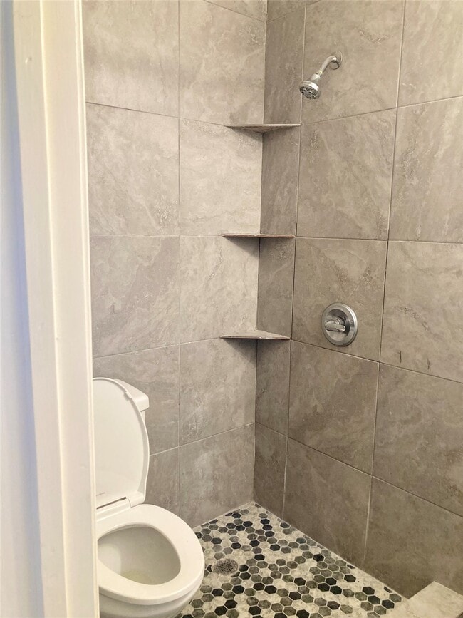 Photo - 331 Terminal St