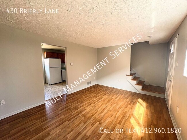 Photo - 430 Brierly Ln