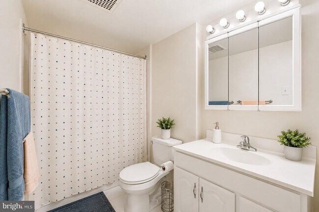 Photo - 604 S Washington Square Unit 2415