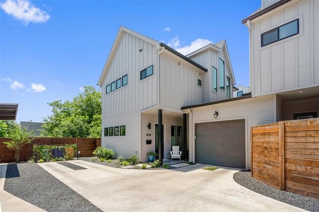 Building Photo - 1217 1/2 W 39th St