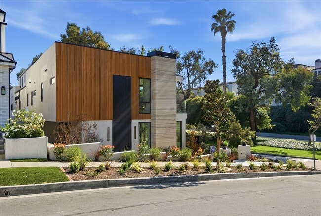 Photo - 400 Heliotrope Ave