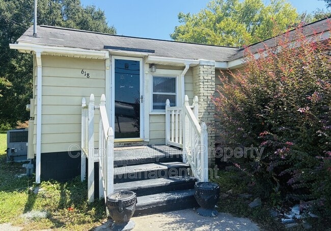 Photo - 618 Modena St