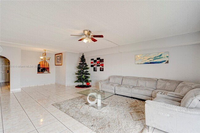 Photo - 301 NW 177th St Unidad 214