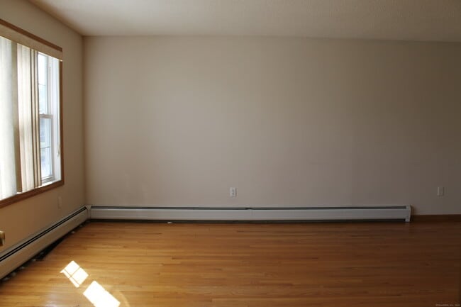 Photo - 30-1/2 Mallory St