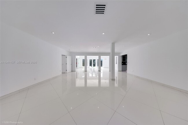 Photo - 850 N Venetian Dr