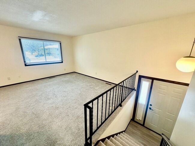 Photo - Elegant Townhome Living in a Prime Eagan Location!!