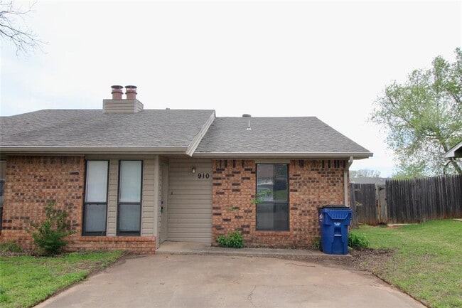 Building Photo - 910 Aspen Ct Rental