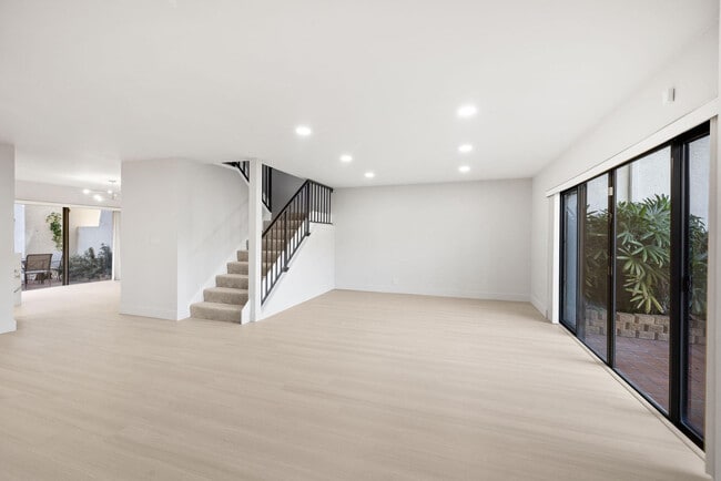 Photo - 3012 Willow Ln