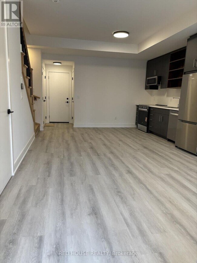 Photo - 104 Everett Cmn