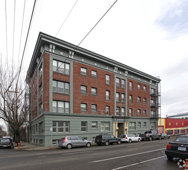 Primary Photo - Carlton Court Condominiums