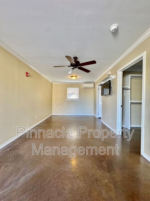 Photo - 350 W Ave L Unidad Depot Flats #9