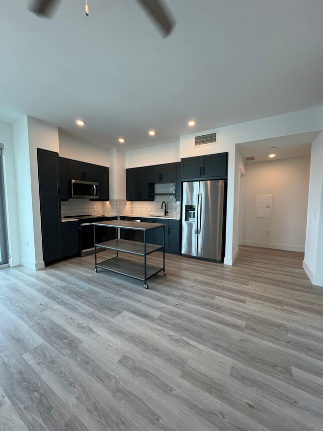 Building Photo - 47 NW 30th St Unit B3 Rental