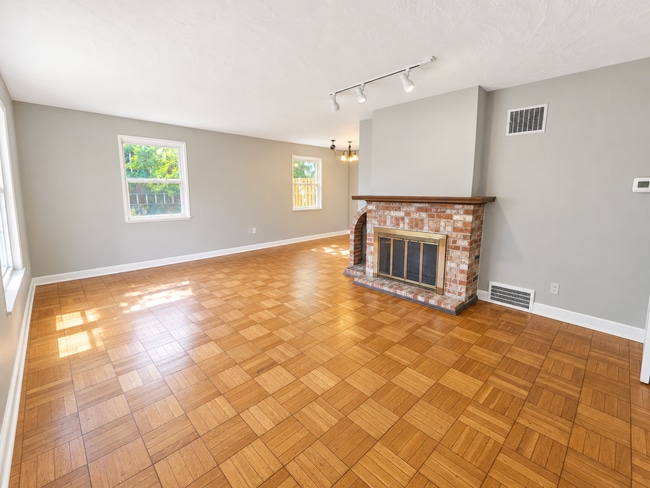 590 Audubon Ave