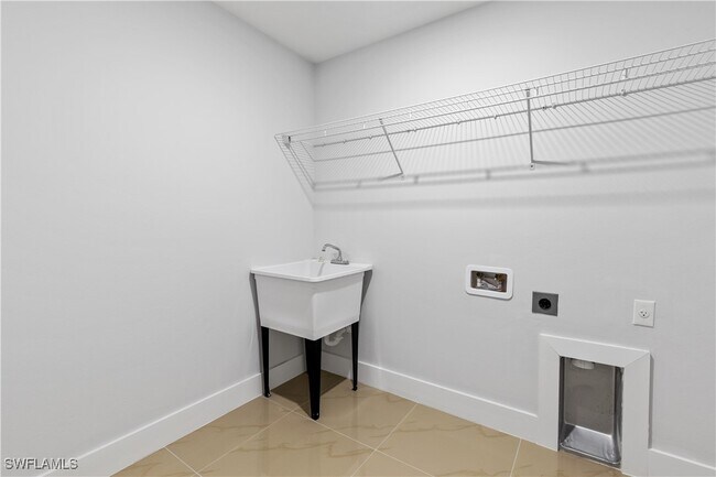 Photo - 452 Mercedes Ct