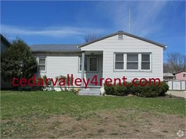 Building Photo - 3 bedroom, 1 bath home in Waterloo