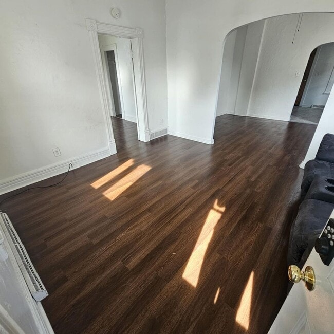 Building Photo - 1323 Shore Dr Unit 1323 Rental