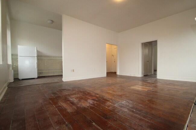 214 W Monument Street