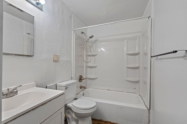 Photo - 5218.5 Elm St