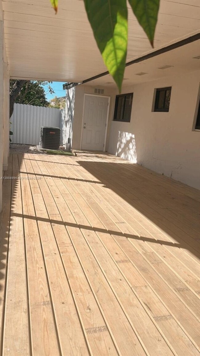 Photo - 11050 SW 5th St Unidad 11056
