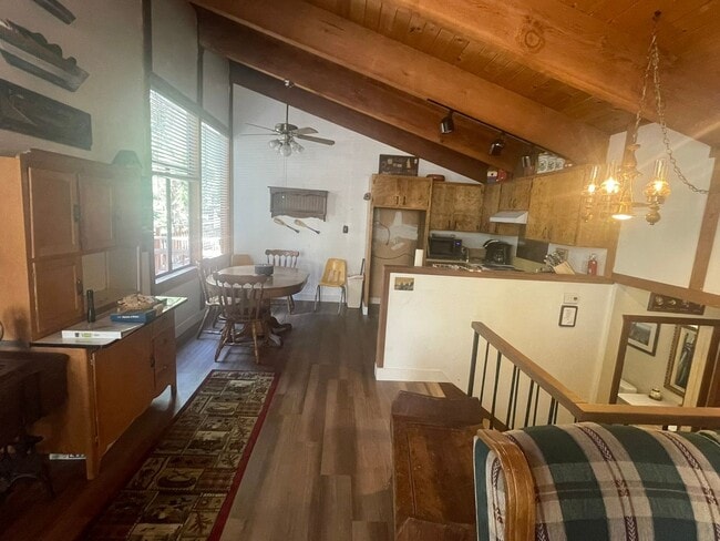 Building Photo - 3bed 2.5bath Lodge Style Duplex Rental
