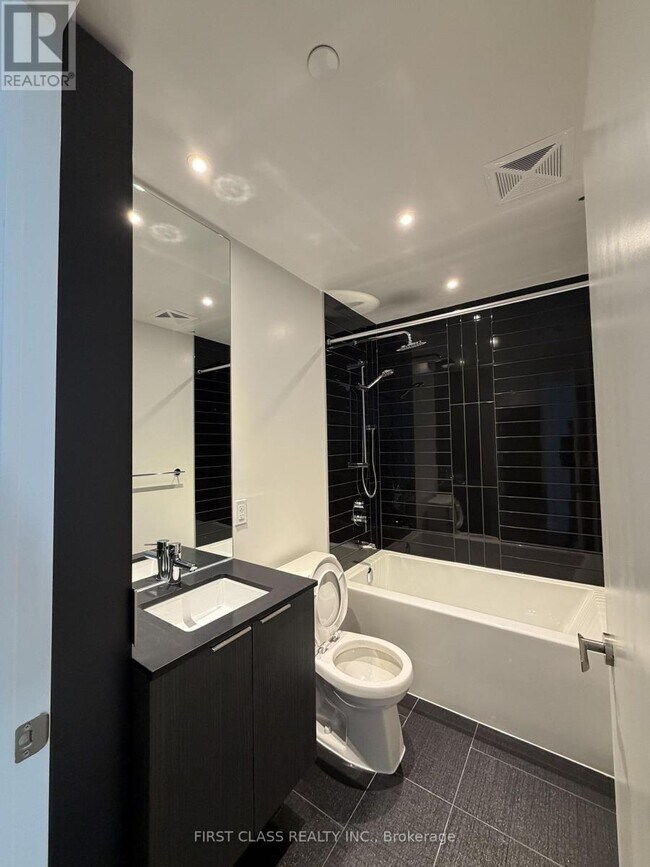 Photo - 448 Burnhamthorpe Rd W Unit 1901