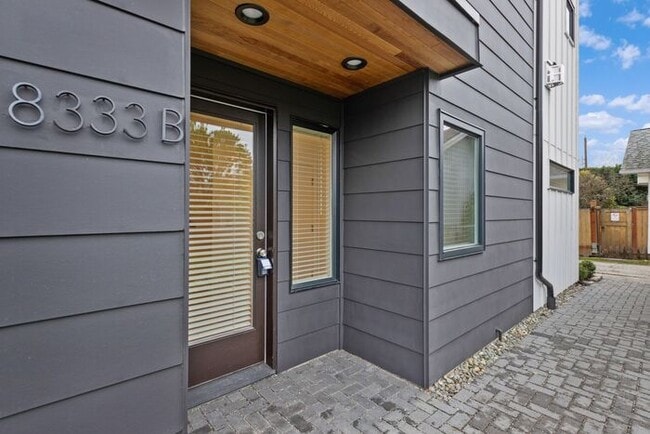 Photo - Stunning Modern Air-Conditioned Townhome in Coveted Whittier Heights