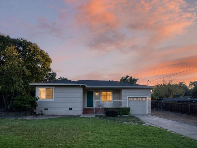 Building Photo - Adorable 2 Bedroom, 1 Bathroom Single Level Single Family Home with Attached Garage, Laundry and ...