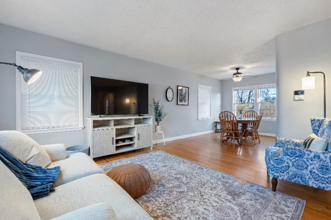 Photo - 6335 William St