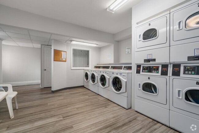 Building Photo - 1423 Beacon St Unit 644 Rental