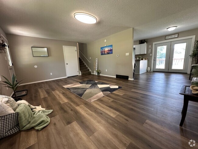 Building Photo - 3 bed, 1 bath home for rent in Maywood edi...
