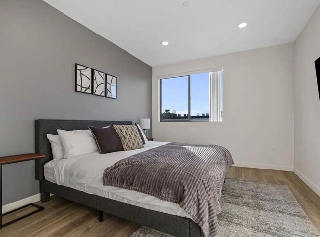 Photo - 4725 Radford Ave Unidad ph1