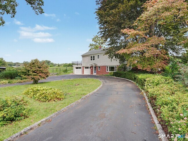 100 Lakeshore Terrace