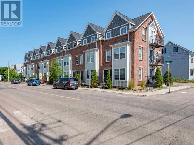 Building Photo - 320 Queen St