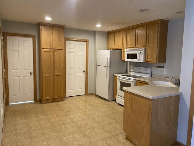 Photo - 860 Independence Dr