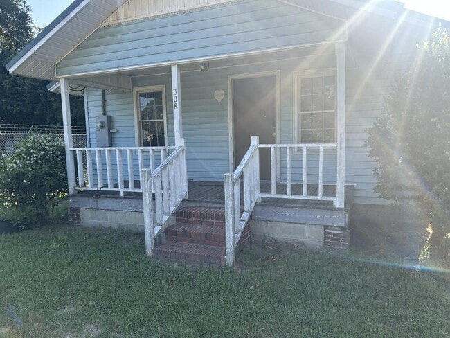 Photo - 308 Chase St