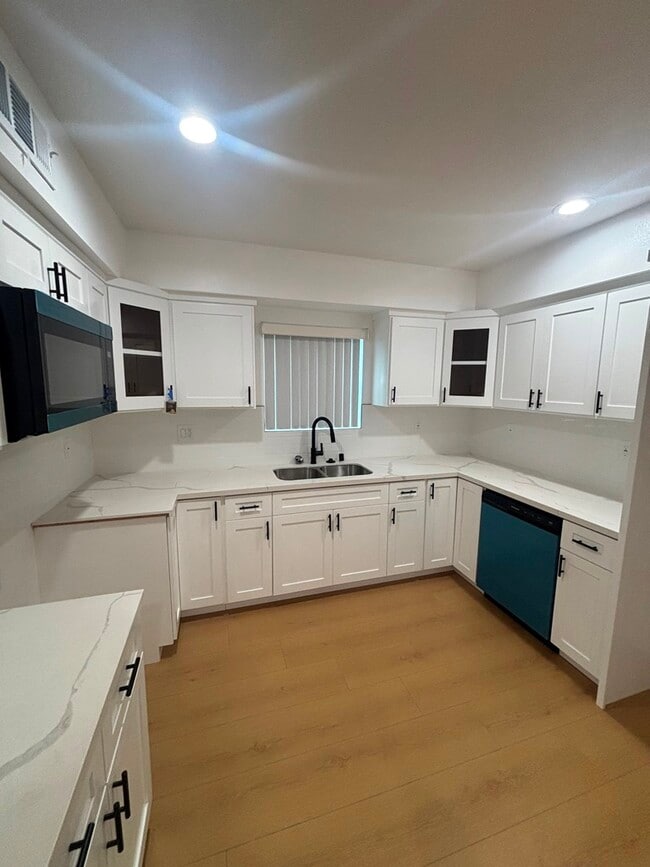 Photo - 5526 S Wilton Pl