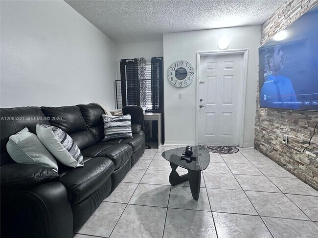 4689 NW 9th St Unit 109