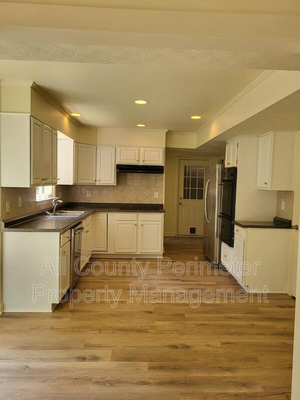 Photo - 1920 Shoreline Trace SW