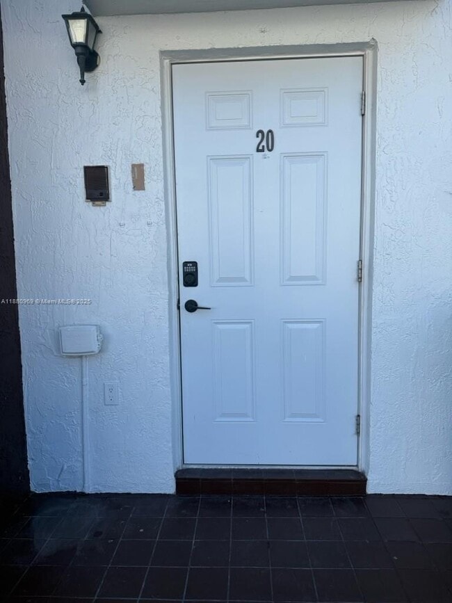 Building Photo - 401 SW 109th Ave Unit 20